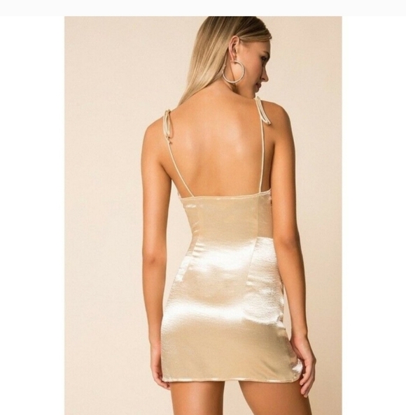 SUPERDOWN Lennie Wrap Dress in Champagne. Size small NWT - Picture 6 of 16